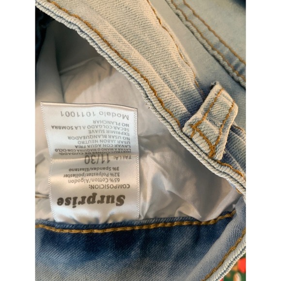 Surprise Women's Light Wash Denim Skinny Jeans Size 11/30 NWT - Picture 3 of 6